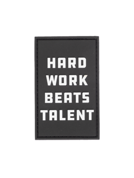 Naszywka/rzep gumowa Hard work beats talent